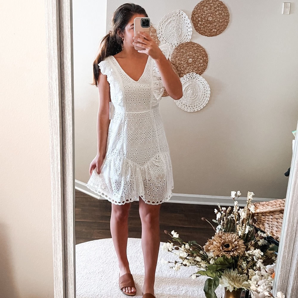 (red dress btq) NWT white eyelet lace print mini ruffle hem short bridal dress